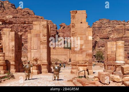 Jordan, Tempel der Löwen in der Rockstadt Petra, römische Soldaten Stockfoto