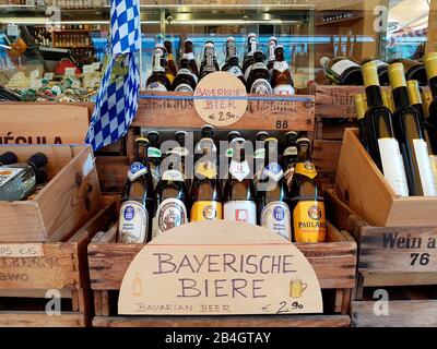Bayerische Biere in Holzkisten Stockfoto