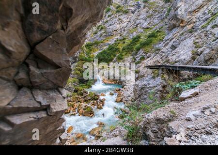 Unterwegs in der Gleirschklamm, Österreich, Tyrol, Scharitz Stockfoto