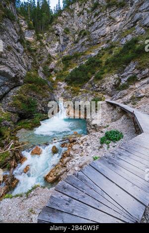 Unterwegs in der Gleirschklamm, Österreich, Tyrol, Scharitz Stockfoto