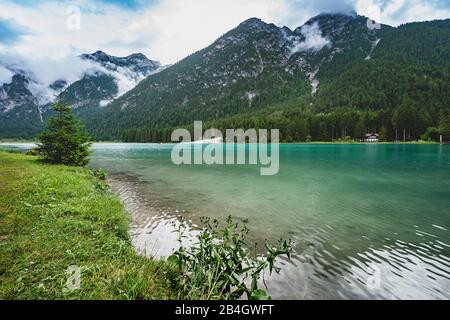 Toblacher See, Lago di Toblach, Toblach, in den Doldern, in Südtirol, Italien, Europa Stockfoto