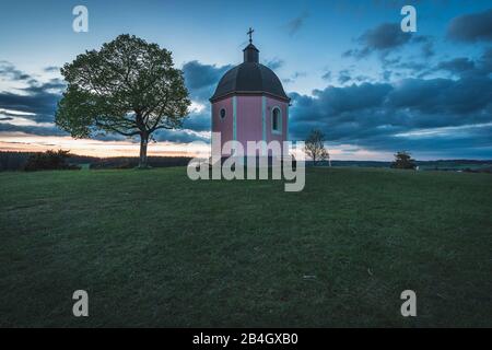 Kapelle, Sonnenuntergang, Alter Berg, Böttingen, Tuttlingen, Baden-Württemberg, Deutschland, Europa Stockfoto