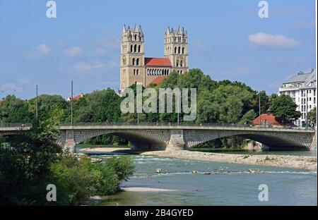 Europa, Deutschland, Bayern, München, Glockenbachviertell, Isar, Reichenbachbrücke, Kirche St. Maximilian, Stockfoto