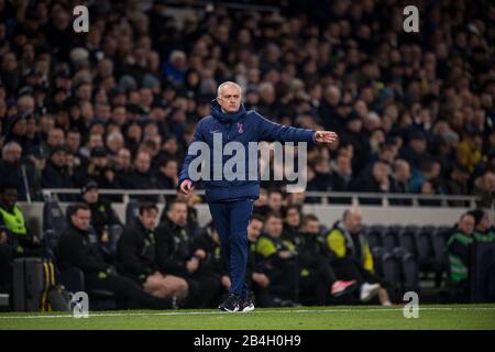London, ENGLAND - 04. MÄRZ: Manager Jose Mourinho von Tottenham Hotspur während der Fünften Runde des FA Cup zwischen Tottenham Hotspur und Norwich City Stockfoto