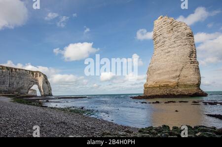 Normandie, Alabasterküste, Etretat, Kreidefelsen, Strand, Atlantik Stockfoto