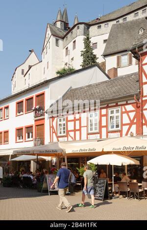 Fachwerkhaus und Grafenschloss, Diez an der Lahn, Rheinland-Pfalz, Deutschland Stockfoto