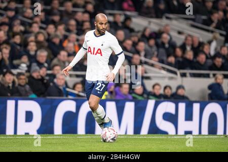 London, ENGLAND - 04. MÄRZ: Brasiliens Nationalspieler Lucas Moura von Tottenham Hotspur blickt während des Fünften Runden Matches des FA Cups zwischen Tottenham Hotsp auf Stockfoto