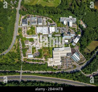 Luftbild vom Gewerbegebiet Bensberg an der Autobahn A4 in Bergisch Gladbach im Bergischen Land im Land Nordrhein-Westfalen, Deutschland. In dem Stockfoto