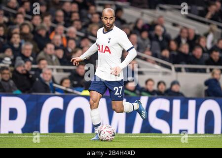 London, ENGLAND - 04. MÄRZ: Brasiliens Nationalspieler Lucas Moura von Tottenham Hotspur blickt während des Fünften Runden Matches des FA Cups zwischen Tottenham Hotsp auf Stockfoto