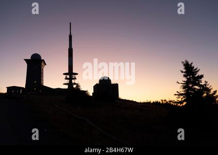 Brockenplateau bei Sonnenuntergang, Brockengipfel, 1122 m, im Nationalpark Harz bei Schierke, Landkreis Wernigerode, Harz, Sachsen-Anhalt, Deutschland Stockfoto