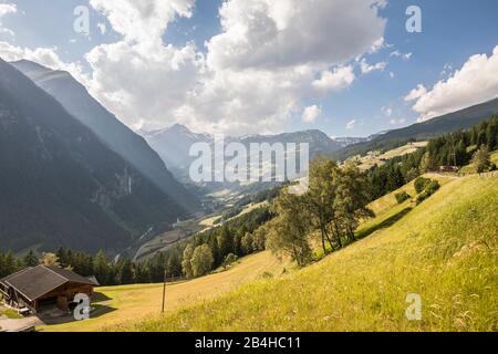 Panoramaaussicht in der Nähe von Apriach im Mölltal Richtung Heiligenblut, Mölltal, hohe Tauern, Bezirk Spittal an der Drau, Kärntner Land Stockfoto