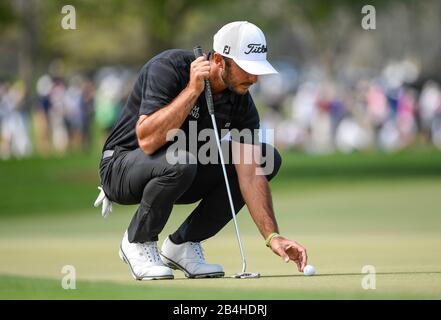 Orlando, FL, USA. März 2020. Max Homa auf der 6. Grünen während der zweiten Golfrunde der Arnold Palmer Invitational präsentiert von Mastercard, die im Arnold Palmer's Bay Hill Club & Lodge in Orlando, Florida, veranstaltet wird. Romeo T Guzman/CSM/Alamy Live News Stockfoto