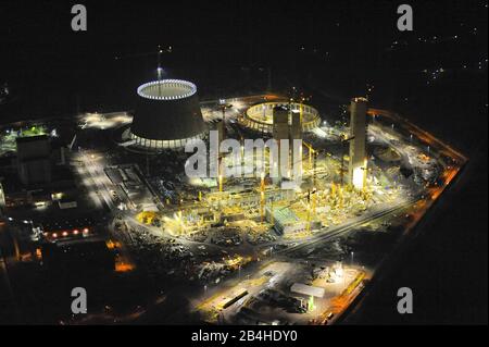 Nachtansicht der Baustelle am Kohlekraftwerk in Hamm-Uentrop mit dem ehemaligen Kernkraftwerk THTR-300, 13.12.2008, Luftaufnahme, Deutschland, Nordrhein-Westfalen, Ruhrgebiet, Hamm Stockfoto