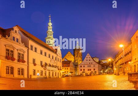 Deutschland, Sachsen, sächsische Schweiz, Pirna, Marktplatz mit Rathaus, Marienkirche und Canalettohaus Stockfoto