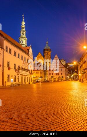 Deutschland, Sachsen, sächsische Schweiz, Pirna, Marktplatz mit Rathaus, Marienkirche und Canalettohaus Stockfoto