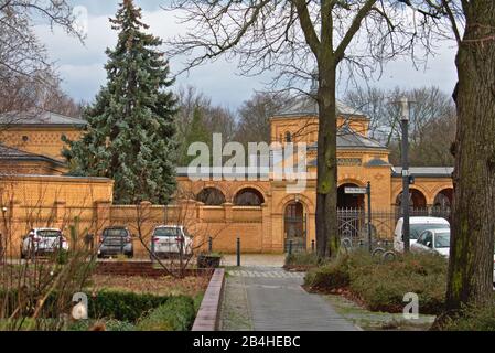 Eingang von der Straße zum Jüdischen Friedhof Weißensee in Berlin Stockfoto