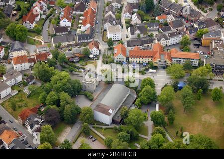 , Bad Lippspringe, Quelle der Lippe, Schloss Lippspringe und Park Arminiuspark, Luftaufnahme, Deutschland, Nordrhein-Westfalen, Ostwestfalen, Bad Lippspringe Stockfoto