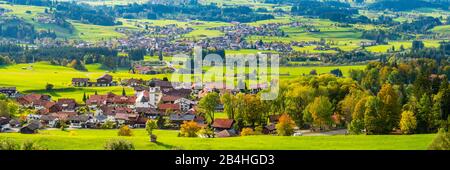 Panorama im Illertal mit Schöllang und Fisch, im Allgäuer, Bayern, Deutschland, Europa Stockfoto