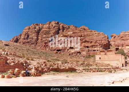 Jordan, Fassadenstraße in der Felsenstadt Petra Stockfoto