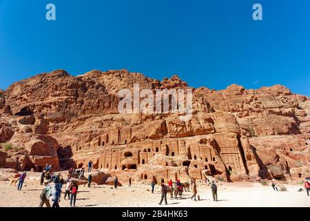 Jordan, Fassadenstraße in der Felsenstadt Petra Stockfoto