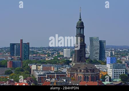 Europa, Deutschland, Hamburg, Stadt, Blick von oben auf St. Michaelskirche und Tanztürme, St. Pauli, Stockfoto