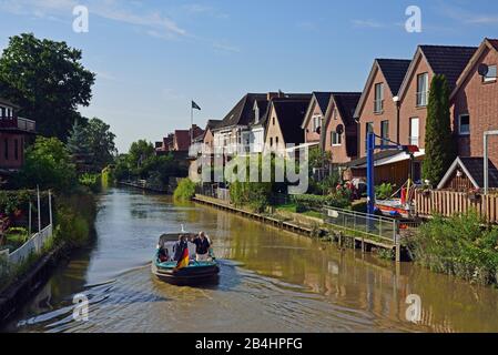 Europa, Deutschland, Niedersachsen, Altes Land bei Hamburg, Ballungsraum Hamburg, Jork-Estebrüdge, Este, Elbufer, Tuckerboot, Stockfoto