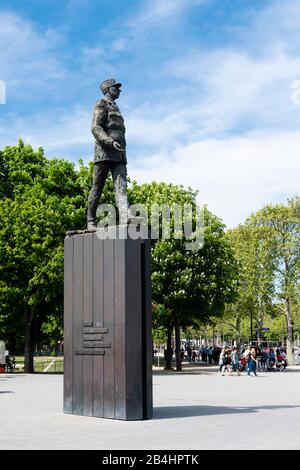 Die Statue General Charles de Gaulle von Jean Cardot, Paris, Frankreich, Europa Stockfoto