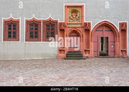 Deutschland, Sachsen, Meissen, Blick auf den Eingang zum Hochstift Meissen, Vorbau der Albrechtsburg, ältestes Schloss Deutschlands. Stockfoto