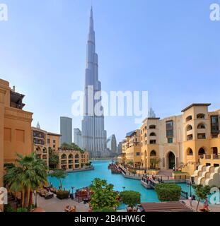 Burj Khalifa 828m und Souk Al Bahar am Burj Lake in Downtown, Dubai, Persischer Golf, Vereinigte Arabische Emirate Stockfoto