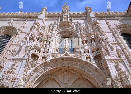 Details am Portal der Klosterkirche aus dem Kloster Jeronimos, Lissabon, Portugal Stockfoto