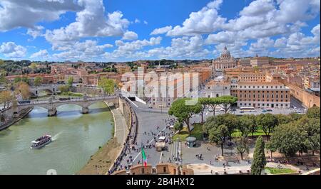 Panorama mit Tiber Via della Conciliazione Petersdom und Vatikanpalast in Vatikan, Rom, Latium, Italien Stockfoto