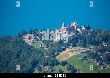 Mit Blick auf das Seeufer von Rochers-de-Naye, Montreux, Waadt, Schweiz Stockfoto