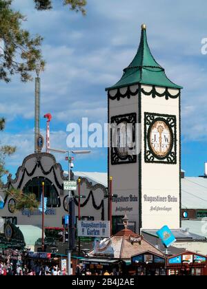 Deutschland, Bayern, München, Oktoberfest, Augustiner Bräu, Bierturm und Festzelt Stockfoto