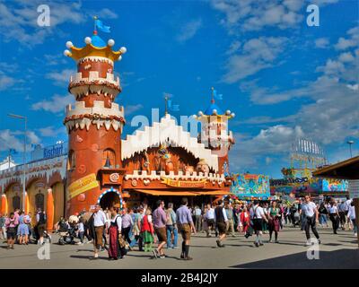 Deutschland, Bayern, München, Oktoberfest, Café Kaiserschmarrn, Oktoberfestbesucher Stockfoto