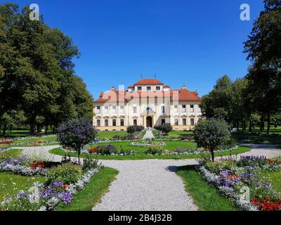 Schloss Lustheim und Park des neuen Schlosses Schleissheim. Lust- und jagdschloss der bayerischen Kurfüsten. Im Schloss befindet sich die Meißener Porzellansammlung der Ernst-Schneider-Stiftung. Palace-Gebäude des 17. Und 18. Jahrhunderts Stockfoto