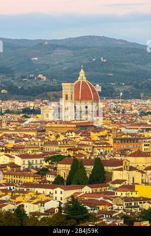 Italien, Florenz, Kathedrale "Santa Maria del Fiore", "Giotto's Bell Tower" = "Campanile di Giotto", "Brunelleschi Dome" Stockfoto