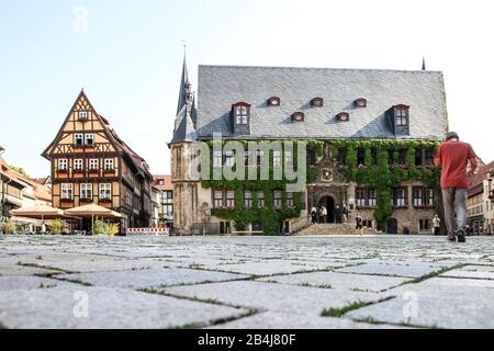 Deutschland, Sachsen-Anhalt, Quedlinburg, Blick auf das Rathaus von Quedlinburg, Weltkulturerbe UNESCO. Stockfoto