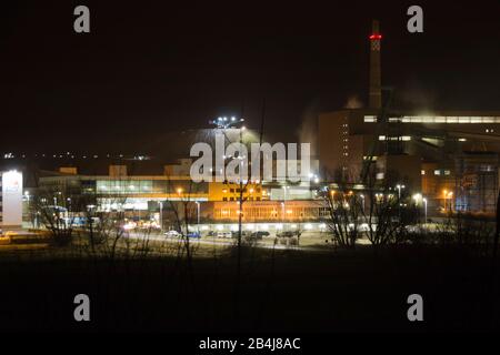 Deutschland, Sachsen-Anhalt, Zielitz, Kaliwerk Zielitz in der Nacht, eine der größten Kalifabriken der Welt. Stockfoto