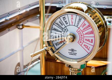 Fahrschild auf dem Raddampfer Hohentwiel am Bodensee. Stockfoto