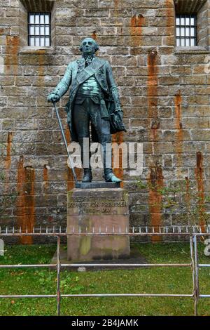 Bronzene Jamben, Denkmal zu Ehren von Friedrich Wilhelm II König von Preßburg 1786-1797, Burg von hohenern, Hechingen, Schwäbische Alb, Baden-Württemberg, Deutschland, Europa Stockfoto