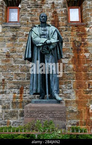 Bronzene Jamben, Denkmal zu Ehren von Friedrich Wilhelm III König von Preßburg 1797-1840, Burg von Hohenzollern, Hechingen, Schwäbische Alb, Baden-Württemberg, Deutschland, Europa Stockfoto