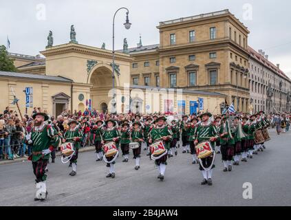 Traditionelles Kostüm - und Markierparade zum Oktoberfest, München, Oberbayern, Bayern, Deutschland, Europa Stockfoto