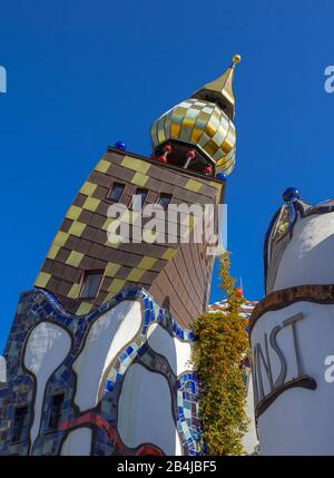 Schiefer Tum (Schiefer Turm), Kunsthaus Abensberg (Kunsthaus), Architekt Peter Pelikan, Abensberg, Niederbayern, Bayern, Deutschland, Europa Stockfoto