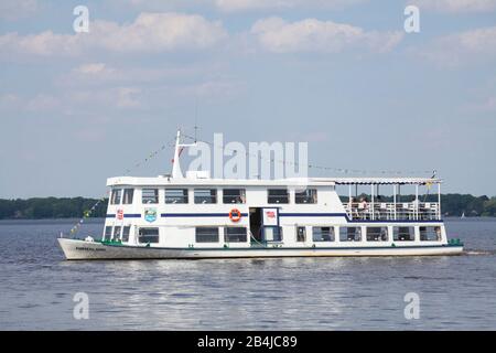 Ausflugsboot am Zwischenahner Meer, Bad Zwischenahn, Niedersachsen, Deutschland, Europa Stockfoto