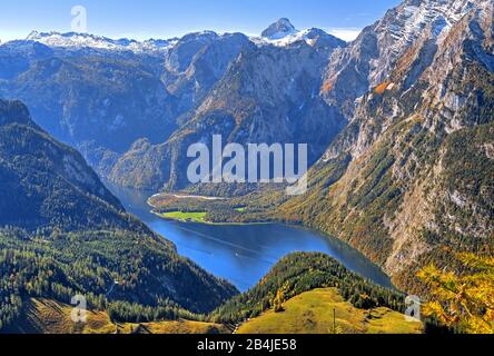 Blick von Jenner (1874m) auf den Königssee mit St. Bartholomä, Schönau am Königssee, Berchtesgadener Land, Oberbayern, Bayern, Deutschland Stockfoto