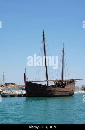 Europa, Portugal, Algarve, Lagos, Hafen, Marina de Lagos, Marina von Lagos, Caravel Boa Esperanca, Henry the Navigator, portugiesische Entdeckungen Stockfoto