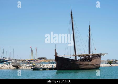 Europa, Portugal, Algarve, Lagos, Hafen, Marina de Lagos, Marina von Lagos, Caravel Boa Esperanca, Henry the Navigator, portugiesische Entdeckungen Stockfoto