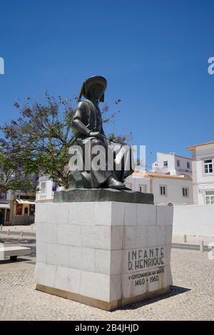 Europa, Portugal, Region Algarve, Lagos, Praca Infante Dom Henrique, Statue des Infanten Dom Henrique, Henry the Navigator Stockfoto