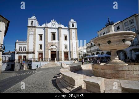 Europa, Portugal, Region Alentejo, Evora, Praca do Giraldo, Giraldo-Platz, Igreja de Santo Antao, Kirche Santo Antao Stockfoto