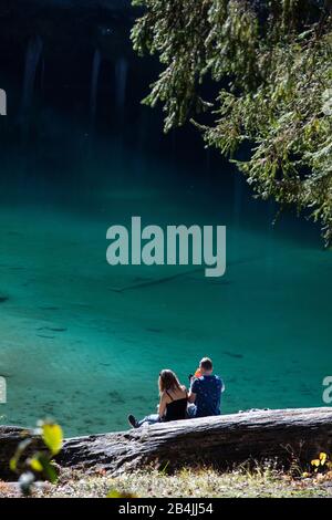 Lake Cauma, türkisfarbenes Wasser, Herbst, Wald, Stockfoto